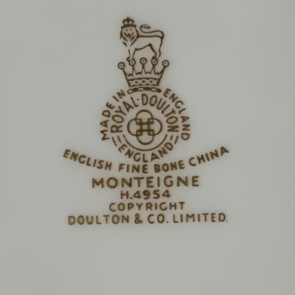 Vintage SET OF 4 Royal Doulton Monteigne 8 Inch Luncheon Plates - EXCEPTIONAL! - Picture 5 of 5